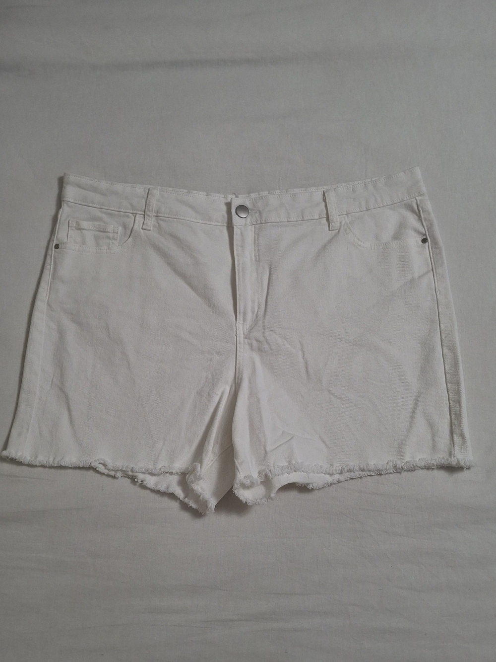 No Boundaries White Denim Shorts Women's Size 20 High Rise Frayed Raw Hem Cutoff